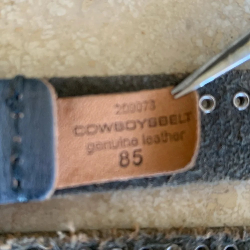 COWBOYS BELT Grey leather belt, silver studs & buckle, green lacing. M EUC
